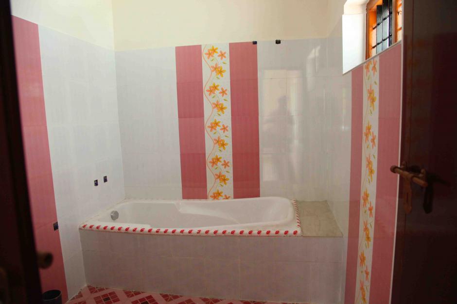 Kidangoor Villa Type I Bathroom Upstairs 